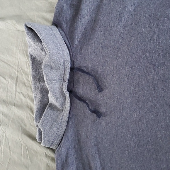 Women's top - Picture 2 of 5